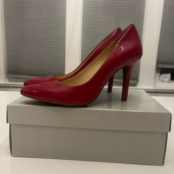 NIB Rich red pumps 7.5 - Picture 5 of 10